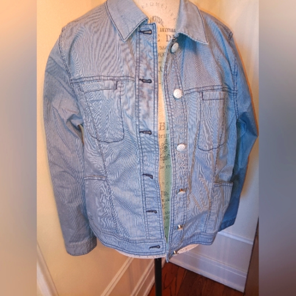 CAbi jean jacket look - Picture 2 of 5